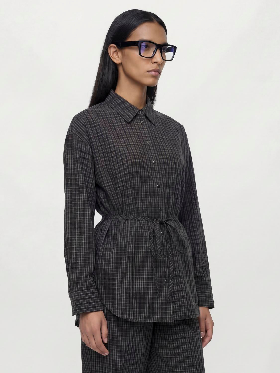 model_shot-front
